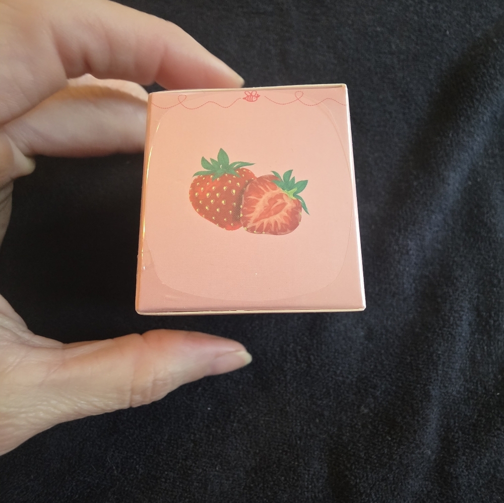 NWT Bee Balm Lip Gloss In Strawberry
